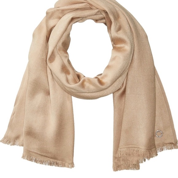 NWT Calvin Klein Women's Solid Satin Feel Pashmina Scarf - Picture 3 of 4